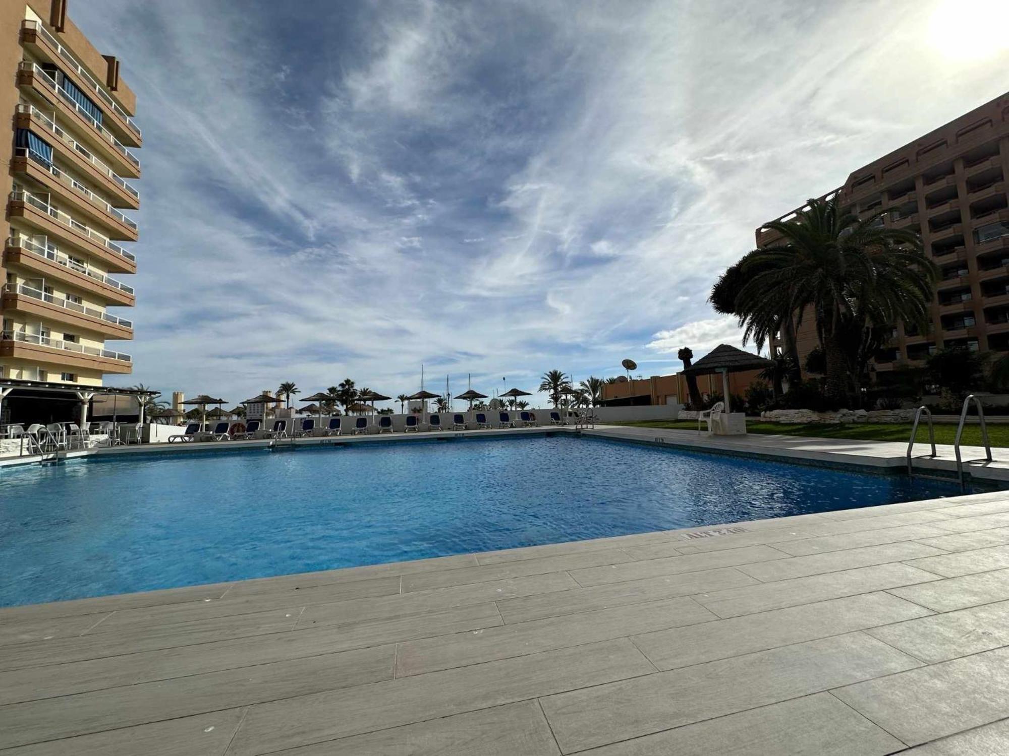 Estudio Pyr Privado Frente Al Puerto De Fuengirola Exterior photo
